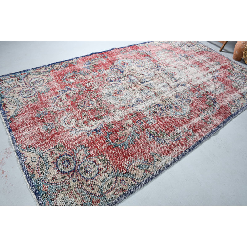 Tapis turc rétro tissé à la main en rouge riche pour les grands salons - Laine authentique avec touche bohémienne