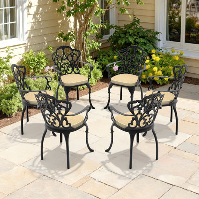 Chaise de patio en fonte d'aluminium 6 pièces avec cadre noir et coussins blanc cassé