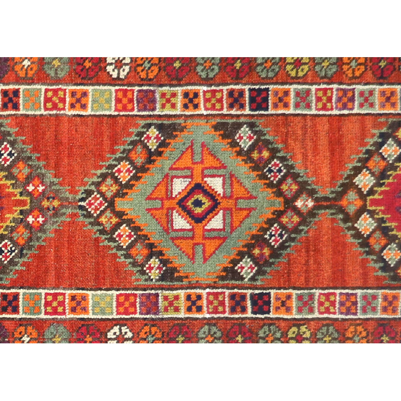 Tapis de couloir rouge en laine noué à la main de conception unique 2 pi 9 po x 11 pi 5 po années 1960