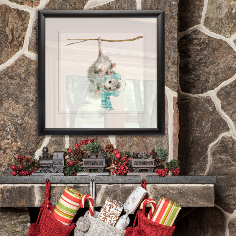 Christmas Critter Possum - imprimé, H 30,5 po x l 30,5 po x P 1,5 po, Blanc / aubergine / banane / brun clair / rouge br