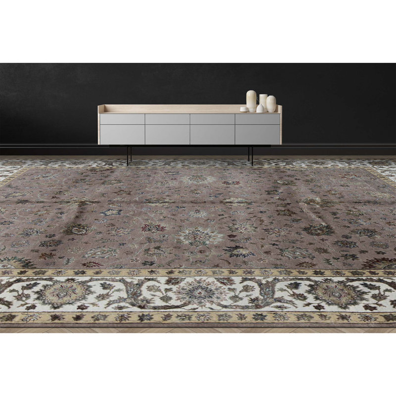 Oriental Area Rug in Light Pink/Ivory