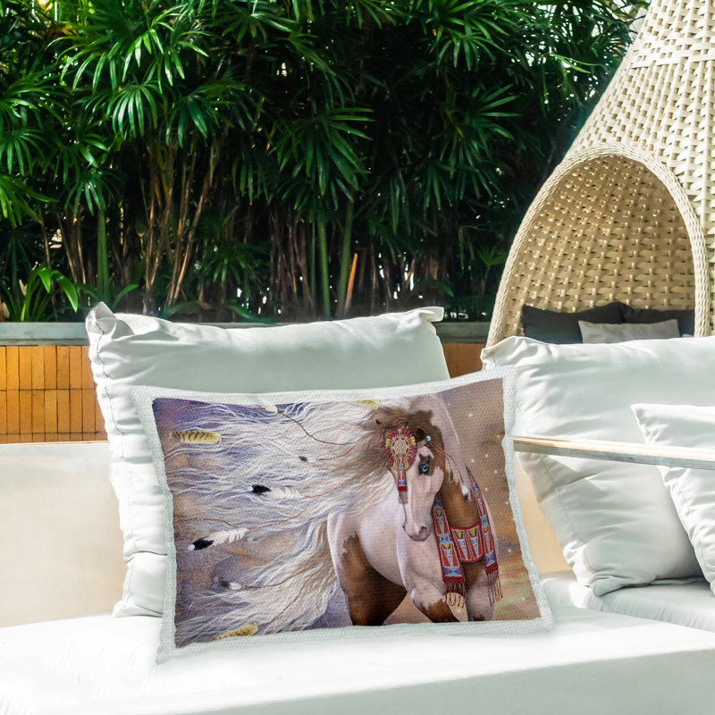 Coussin d'extérieur Windblown Native Horse par Laurie Prindle