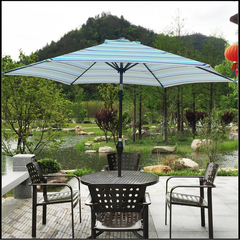 Parasol de plage de 108 po avec manivelle Keithrick, Bleu