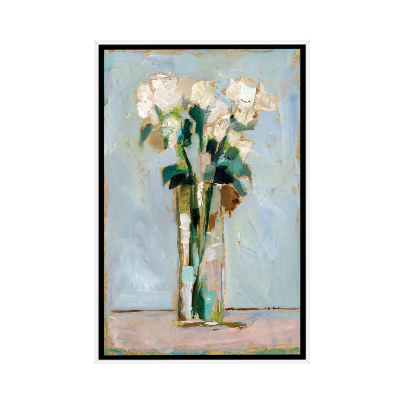 «White Floral Arrangement II» par Ethan Harper - reproduction d'art, H 40 po x l 26 po x P 1,5 po, Toile blanche encadrée