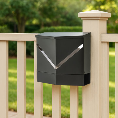 Boîte aux lettres murale moderne verrouillable sécurisée en métal noir d'extérieur avec design en forme de V en acier inoxydable pour la maison ou le bureau