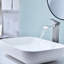 Robinet de lavabo de salle de bain à poignée simple avec bec cascade-115827480
