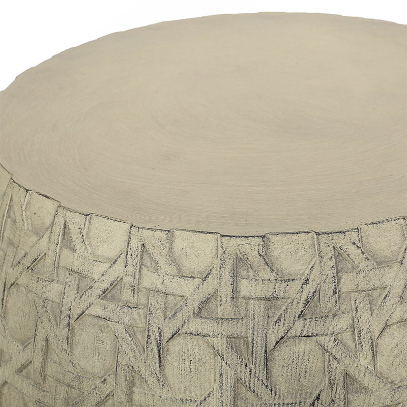 Charmante table de bout en osier de canne à structure légère et durable pour l'extérieur et l'intérieur