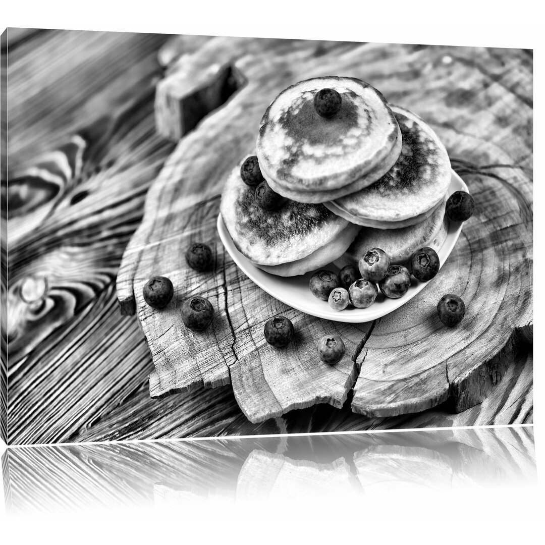 Leinwandbild Pancakes mit Blaubeeren in Monochrom