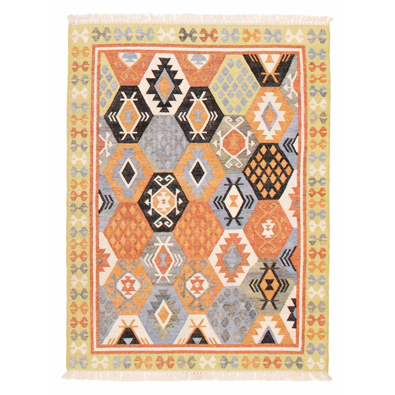 Légers mais robustes, les kilims turcs sont des tapis à tissage plat qui sont parfaits pour les endroits très passants comme le couloir ou la cuisine.