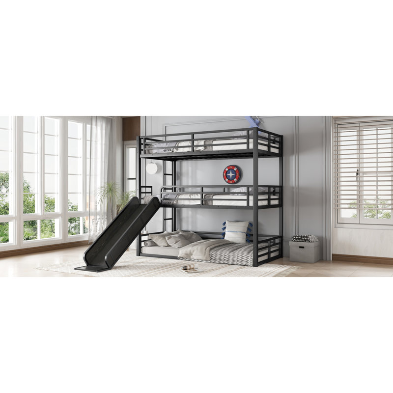 Lit superposé triple en métal peu encombrant, glissade amusante et conception adaptée aux enfants pour les chambres compactes