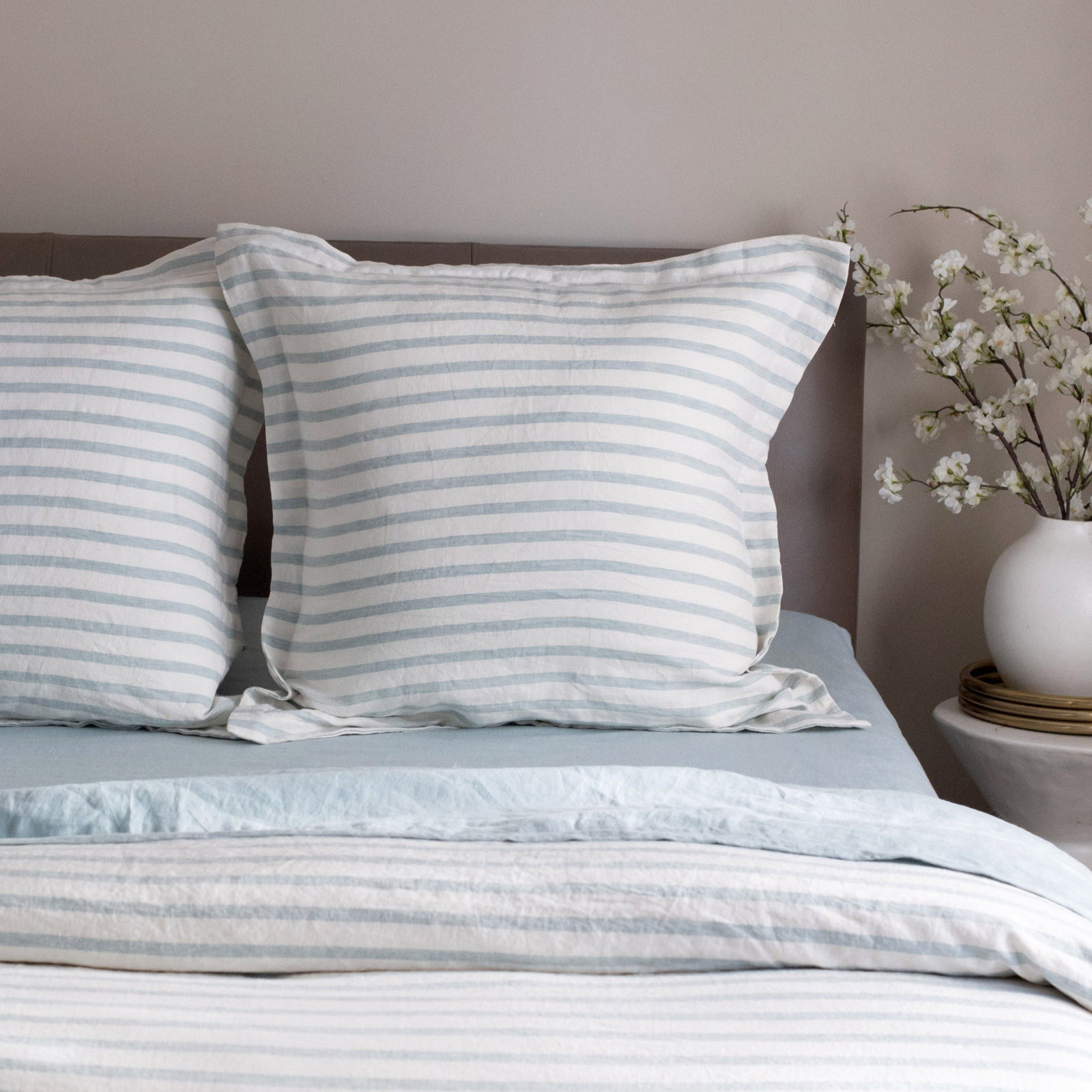 28" x 28" Linen Pillow Cover, Cream & Wave Stripe