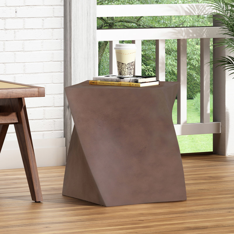 Table d'appoint moderne en béton léger brun, qui allie style et confort