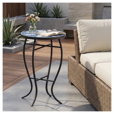 Table d'appoint d'extérieur ronde avec plateau en céramique de style mosaïque et base en fer courbé, blanc et bleu