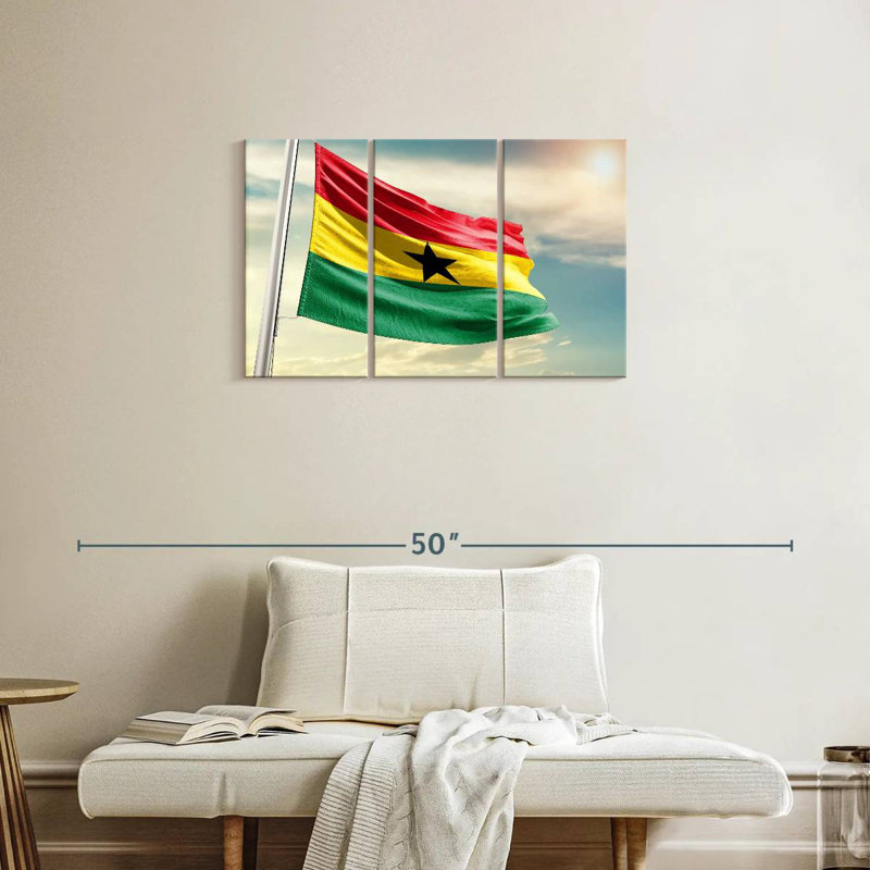 Borges arborant le drapeau ghanéen, H 20 po x l 33 po