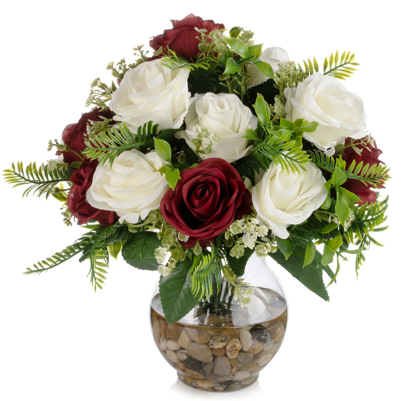 Arrangement de roses en soie dans un vase, Crème / bourgogne