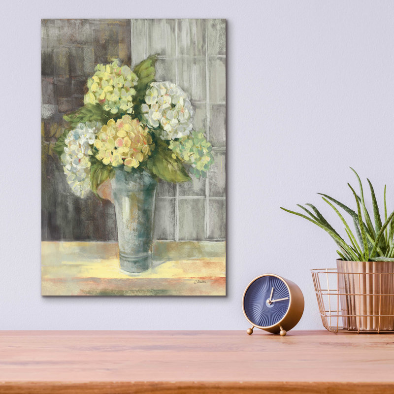 «Yellow Hydrangea Gray» par Carol Rowan, H 16 po x l 12 po x P 0,13 po