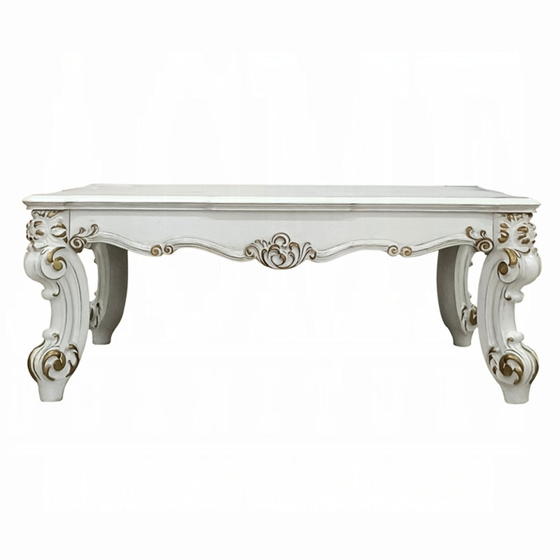 Élégante table basse en perle antique avec pieds à volutes complexes - s'adapte à différents intérieurs avec volutes de pieds ornementales