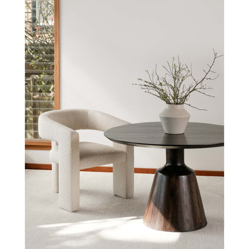 Fauteuil contemporain contemporain avec design spacieux et tissu bouclé doux
