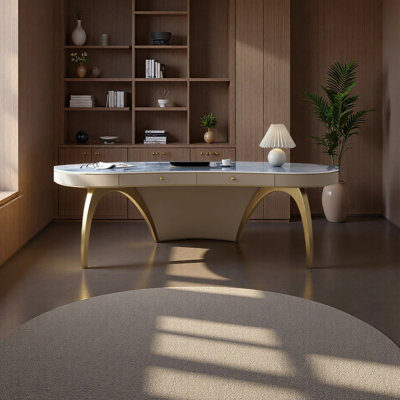 Bureau élégant et courbé