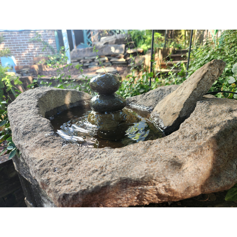 Fontaine à galets rustique à deux piles