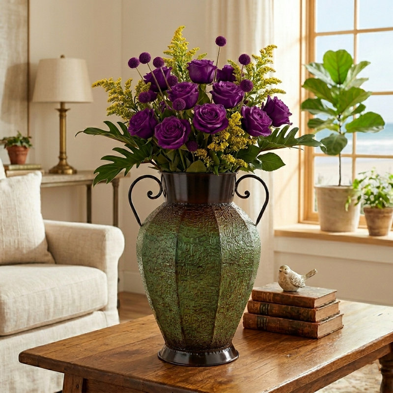 Vase en métal jaune