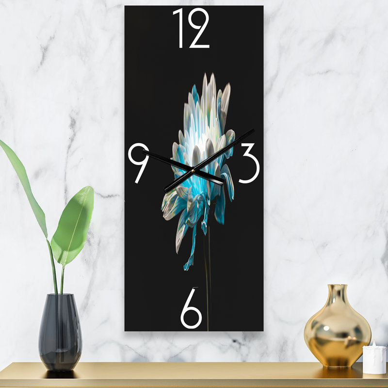 Gros plan de l'horloge murale Pure Daisy Flower I, Grand