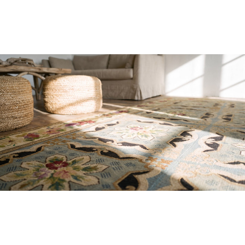 Tapis de grande taille à motif floral ivoire antique tissé à plat