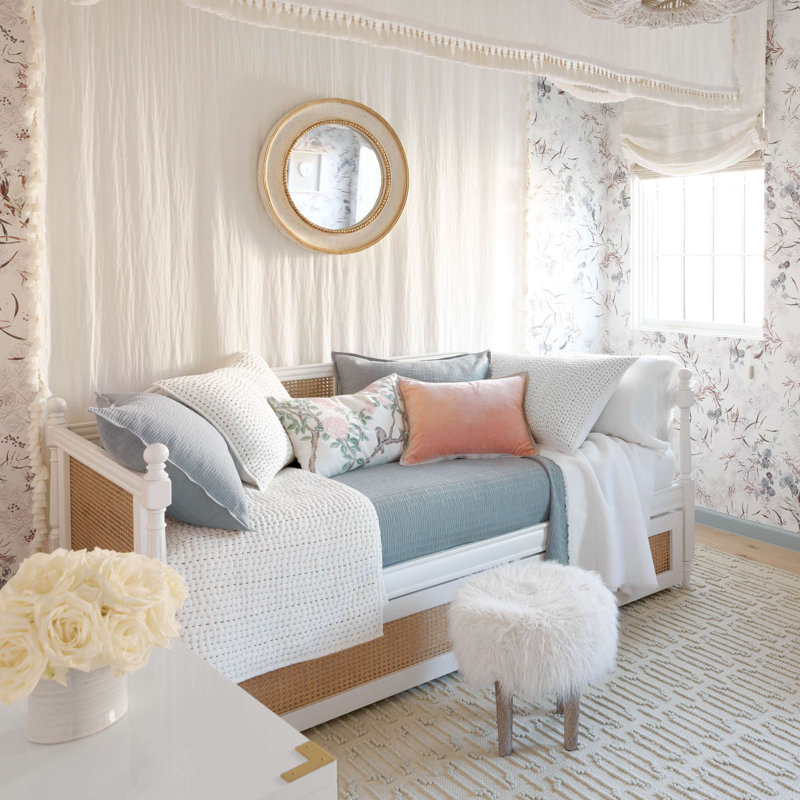 Taft Neutral Quilt, King: 110" x 96"