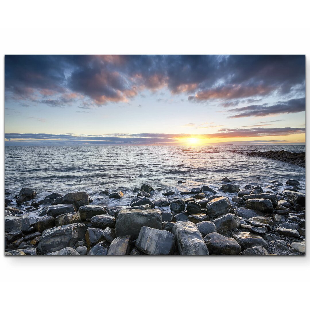 Leinwandbild Steinstrand bei Sonnenuntergang