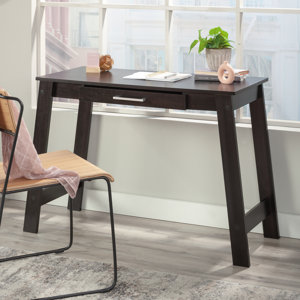 Sarie Desk