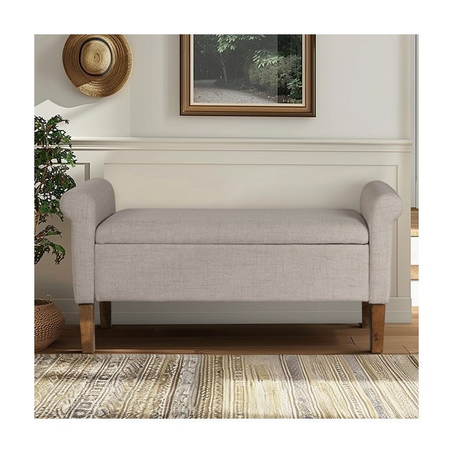 Banc de rangement rembourré beige avec siège rabattable, accoudoirs arrondis et pieds en bois massif