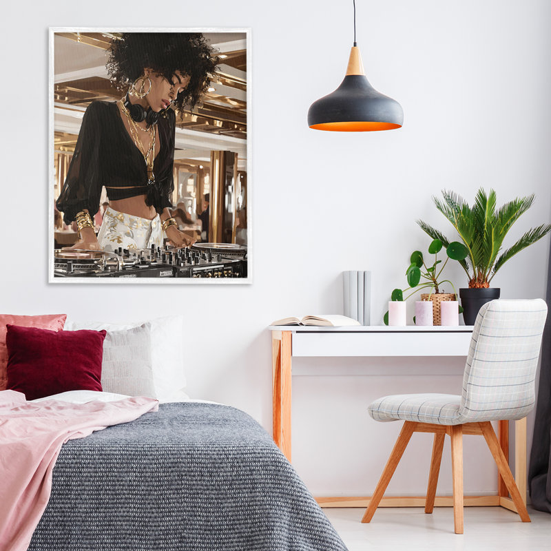 «Woman Of Music Live», giclée encadrée par Franklyn Gregory, 30 x 24, Coastal White Giclee Framed