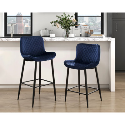 2 sièges à hauteur de comptoir, velours bleu, base en métal, look moderne, largeur de siège de 20,5 po, paire de chaises 24 po, pieds foncés, assise, profondeur de produit de 21,11 po