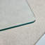 Table basse en MDF de style contemporain avec plateau en verre et base blanche