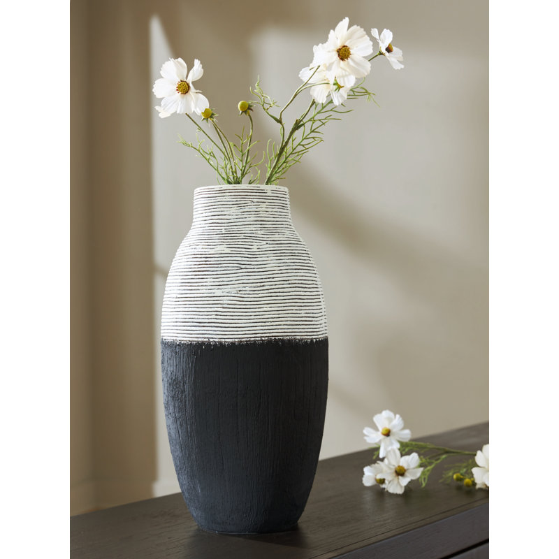 Vase Girtha, H 16 po x l 8 po x P 8 po
