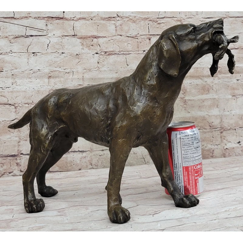Figurine signée «Truffot» avec un oiseau mort