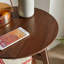 Table d'appoint 100% bois massif à 2 niveaux Table d'appoint de salon, table de chevet, table de bout ronde en bois massif, petite table d'appoint à 2 niveaux avec tablette de rangement inférieure