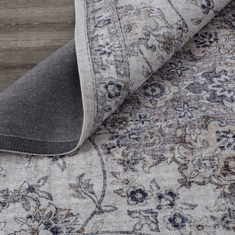 Hoelscher Oriental Indoor Rug, Rectangle 5'6" x 8'6"