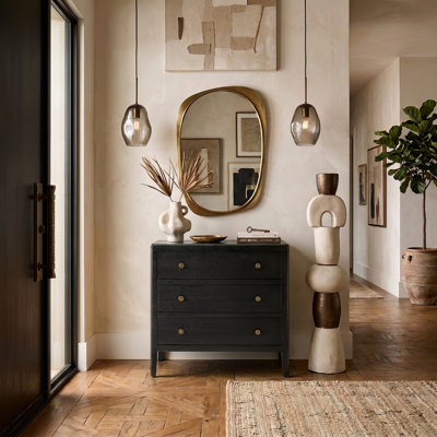 Table de bout à 3 tiroirs Shera Modern l 28 po avec centrale électrique intégrée