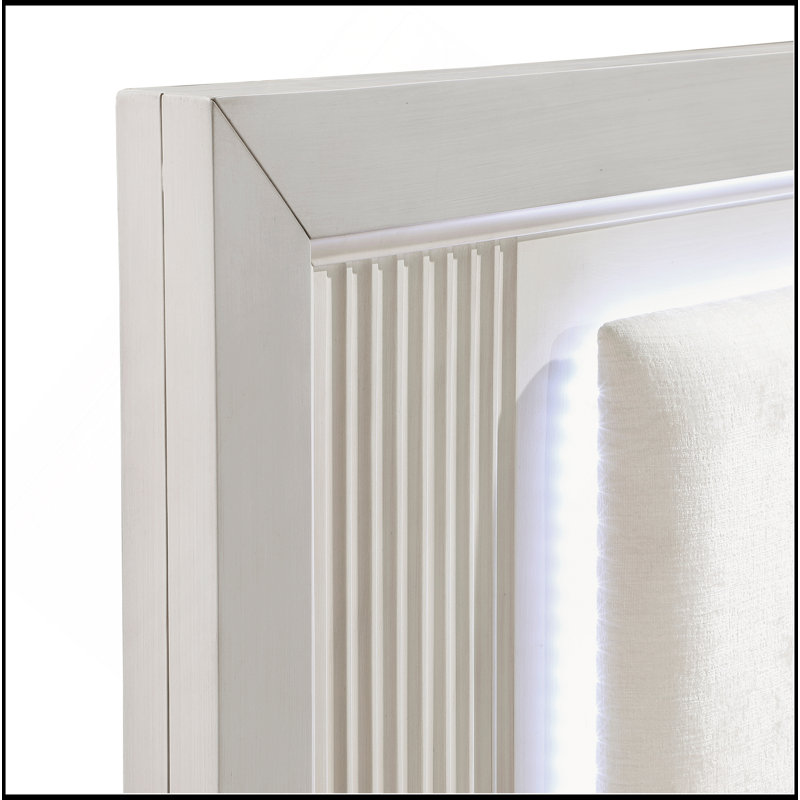 Grand lit à finition blanc antique avec tête de lit rembourrée à DEL avec meubles de chambre à coucher modernes 1pc, façades en roseaux