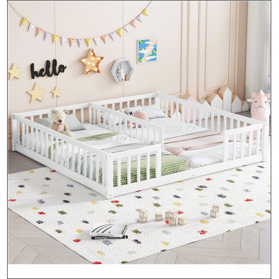 Lit double au sol avec barrières de sécurité, sans porte, pour un sommeil partagé sécuritaire et confortable