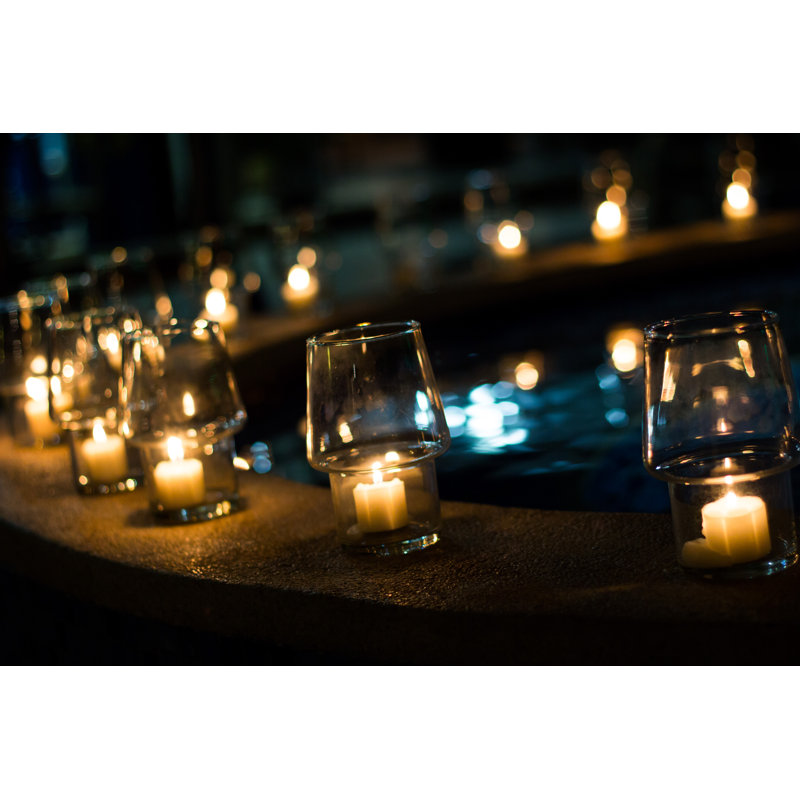 Burning Candles - Photographie sur toile tendue, H 24 po x l 36 po