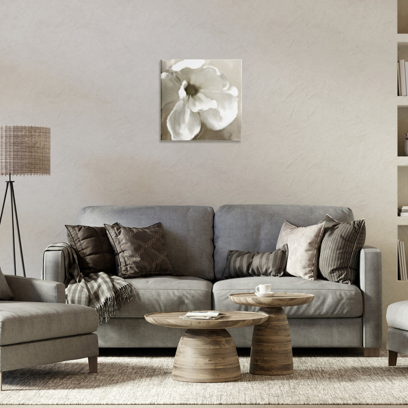 «Blooming Magnolia Petals» par Kim Allen, H 17 po x l 17 po