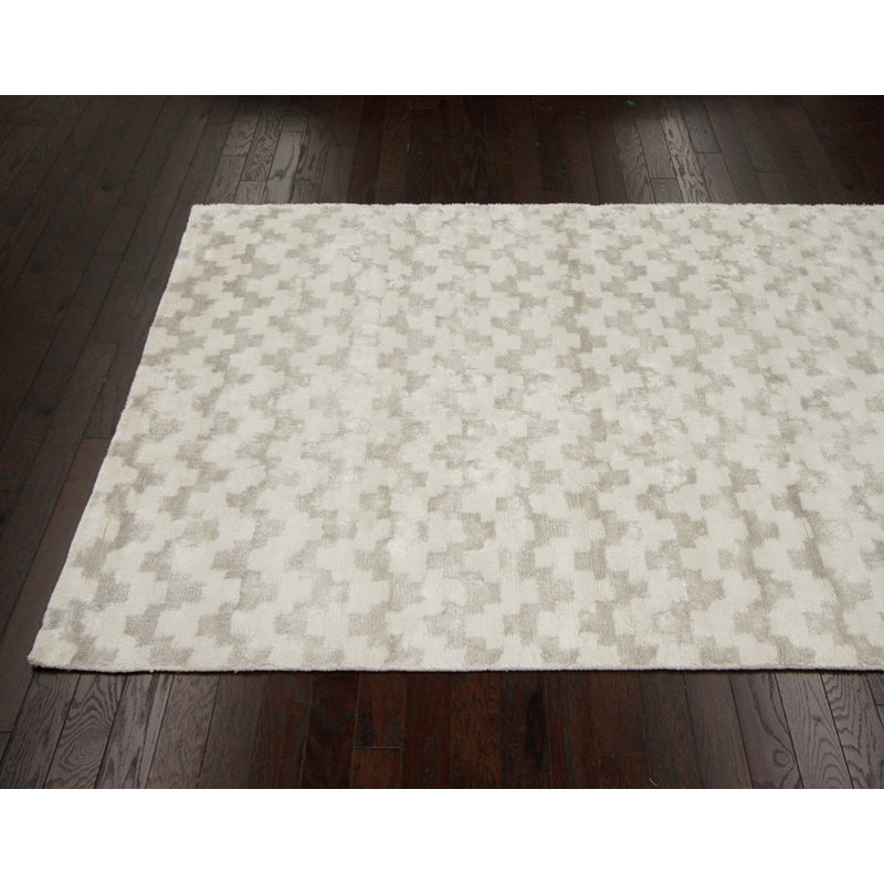 Hurd Hand Knotted Chevron Indoor Rug, 5' x 8'