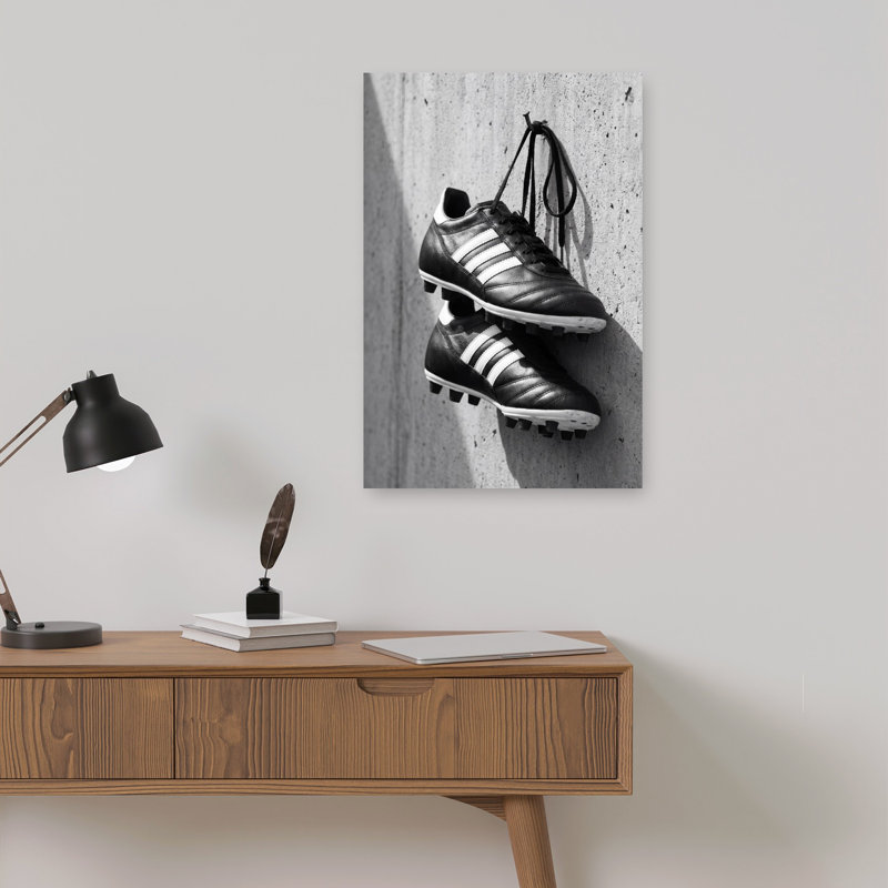 «Hanging Soccer Cleats», reproduction d'art classique rétro, paysage naturel, 18" H x 12" W