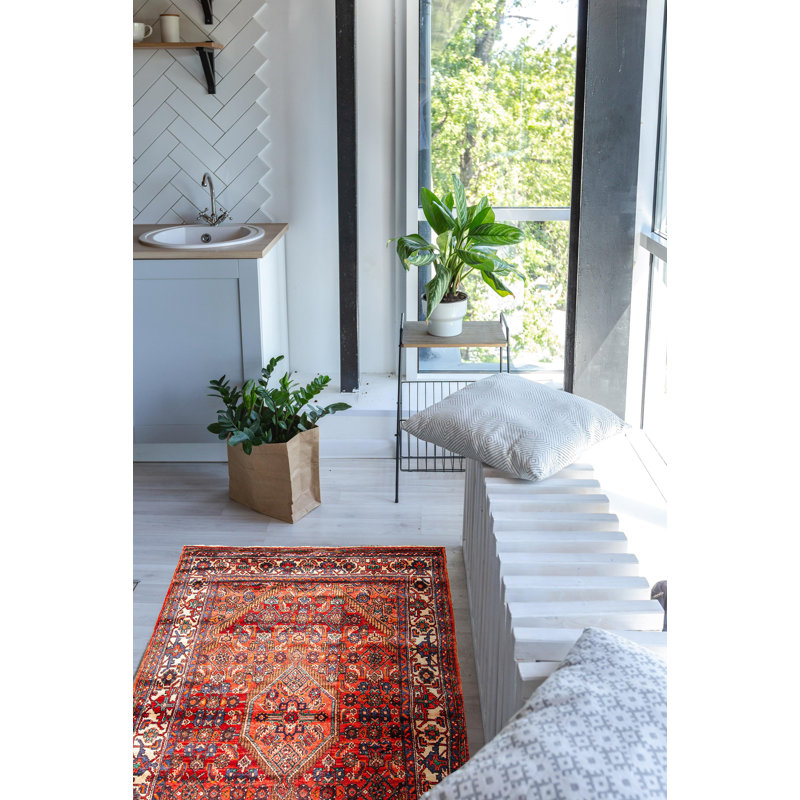 Tapis rouge Anadol 4 pi 6 po x 7 pi 11 po
