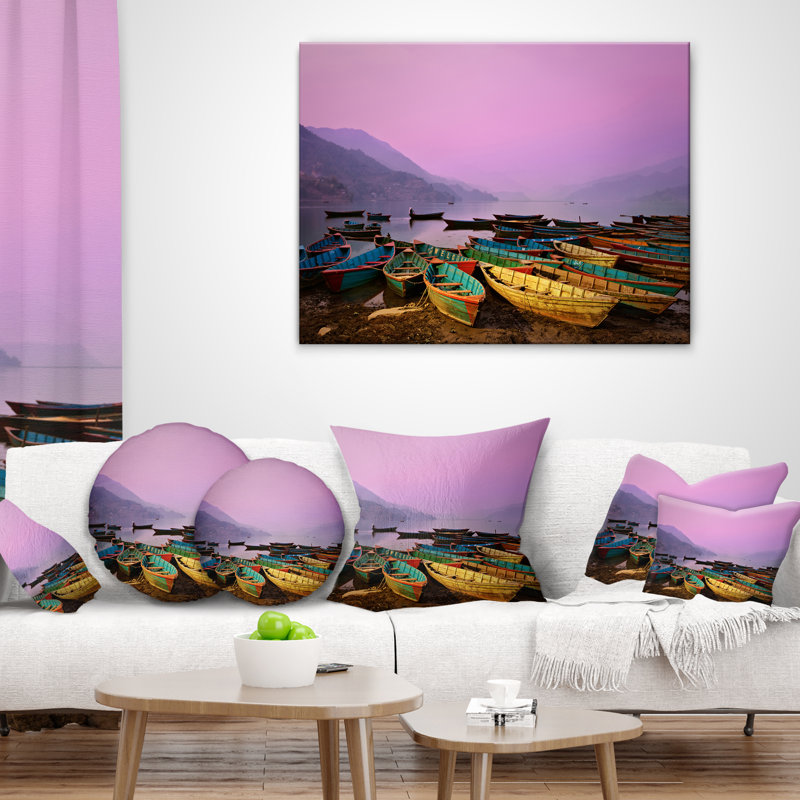 Bateaux sous le ciel du crépuscule avec coussin Phewa, 16 po x 1 po, Coussin décoratif