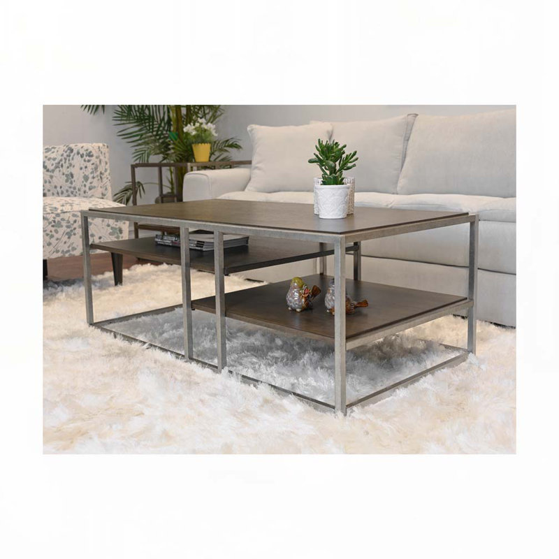 Table basse en bois avec structure en métal