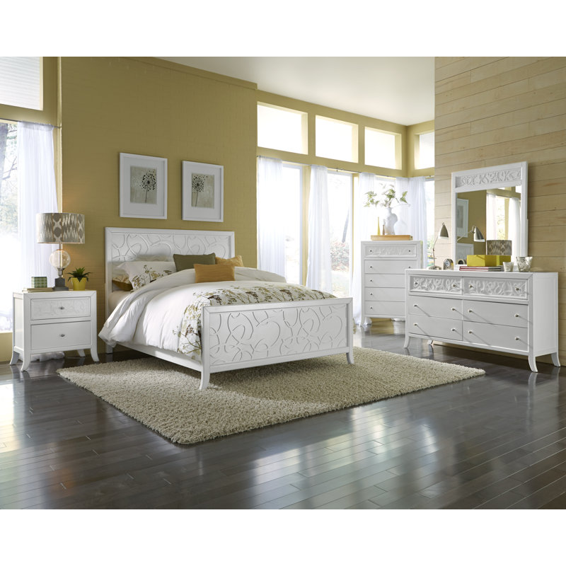 Links Standard Customizable Bedroom Set