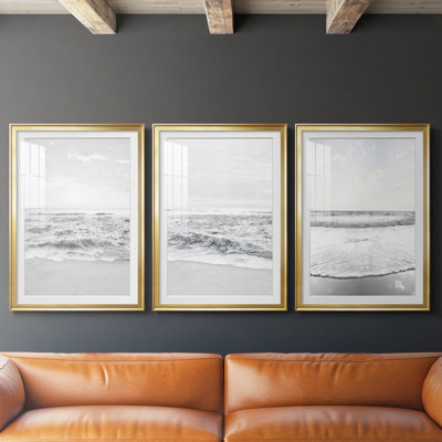 «Gentle Tides I», impression encadrée sur mesure de qualité supérieure mate - 3 pièces